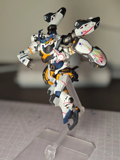 淘到的喷涂改色版本，这配色还真挺顺眼的，可动还真不错