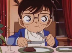 这也太萌了
早期画风的柯南真是萌神