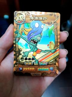 据说比较难抽到的卡，卡面还带有一点点光刻效果，这算是大龙工艺