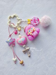 冰激凌姑娘萌萌哒，甜甜哒！
