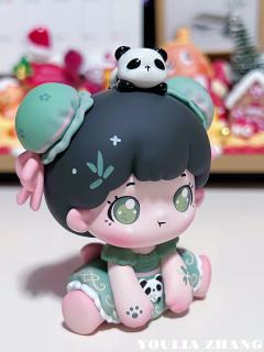 熊猫是中国传统文化、是中国国家保护动物。将文化融入潮玩形成文