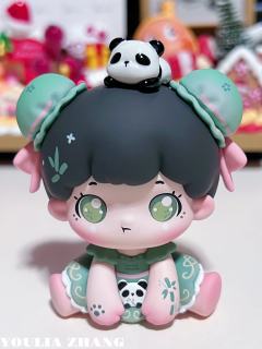 熊猫是中国传统文化、是中国国家保护动物。将文化融入潮玩形成文