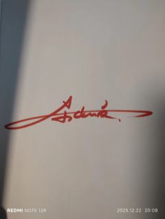 求鉴定是不是亲签？急，在拼多多代买的，但没覆膜