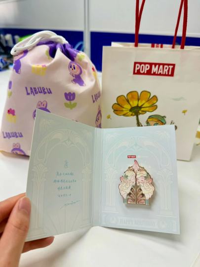 妈妈尽力了👀 只能塞下2只➕一只柯南迷你手办盲盒别人家都塞了3只毛绒绒～但是小盲盒开出来了 柯南呀🥳开心🥳 chaka闺女还是太仙啦