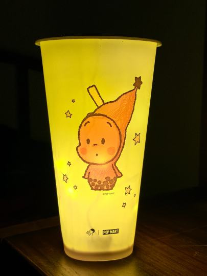 一代人有一代人的鸡蛋要领
一代人有一代人的垃圾要捡
	
哪怕抢不到星星人茶碗，也要跟星星人干杯呀～
星星人x喜茶联名，拿到手发现杯子是塑料而不是纸杯，瞬间原谅喜茶3分钟
	
回来洗奶茶杯也是很深井了，