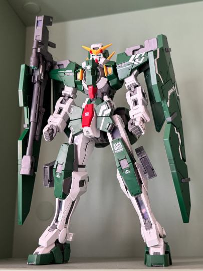 关节紧实，外形贼帅，把玩手感好，缺点是外露水口有点多，就算有些平时看不到还是心里膈应