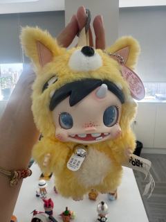 用菠萝改了个小火狐，虽然技艺不咋样，但也是独一无二的吧，哈哈