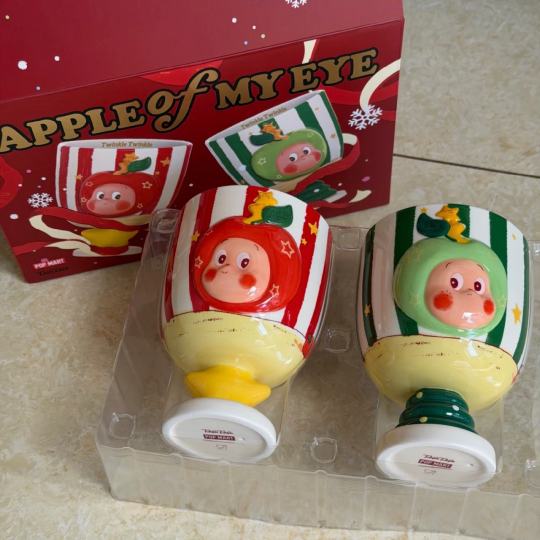 泡泡玛特星星人圣诞杯这波包装卷疯了！对杯毯子蜡烛都是礼盒！还没舍得拆！太适合送人了