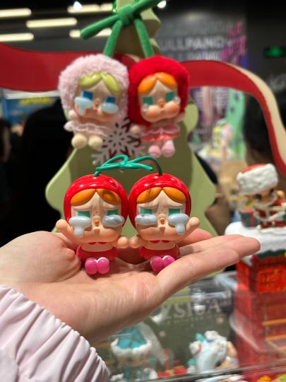 原来是大明盒啊！昨天我还想去岛上收一个，想了想也不溢价了再蹲蹲吧，晚上店里直接摸出来了!!!不溢价了牛牛都不稀买了吗😏对角攻略稳赢，上轻下重，中等重量!!!