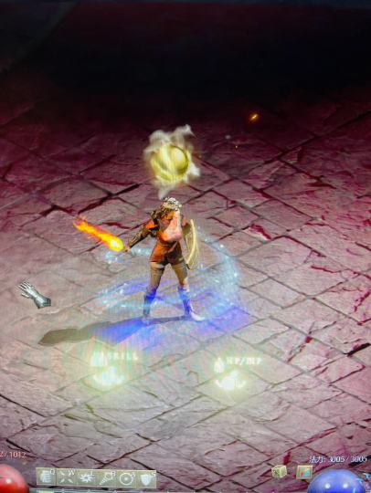 新月血甲电法VS满变镰刀电妹多了16电伤，2全技能，104蓝，96血，55打击恢复；少了-5电伤，30火抗你觉得哪套更强？