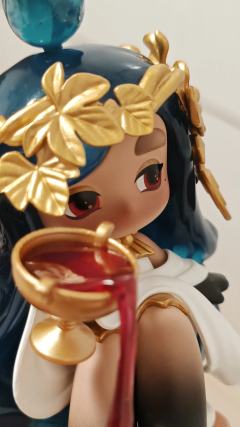 欢愉是古希腊酒神庆典上情感的迷醉，秩序是古罗马森严体系中法律