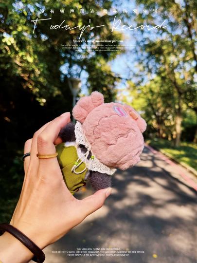 鲷鱼烧熊猫也是熊猫届顶流超级可爱新出的搪胶毛绒在上进和上班之间panny选择山上回归自然的状态🐼