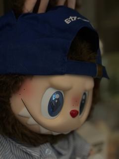 找了个不怎么戴的 跟国王还挺搭 这孩子脑袋是真大