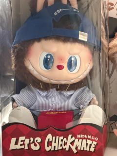 找了个不怎么戴的 跟国王还挺搭 这孩子脑袋是真大