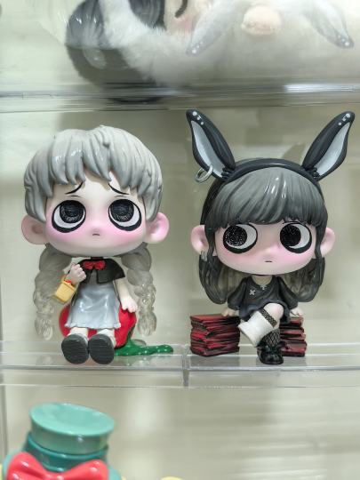 八字眉还挺别致，到手后质感蛮好的，设计感也好，很重工啊，还真就越看越顺眼了……