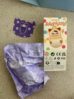 当我还在好奇🤨
这几天的潮玩热梗
“韭菜盒子”是什么的时候