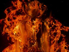 这个人在画什么。