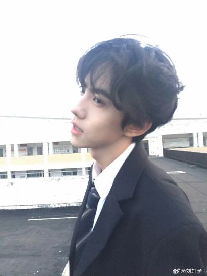 这张卡非常帅 老师也是包的里三层万三层 一点暇有没有