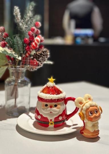 圣诞节要来咯！星星人配上圣诞蛋糕，真是太美味啦