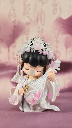 
皑如山上雪，皎若云间月～素衣搭光变花朵，是白色也是彩色