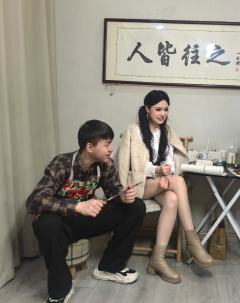 📍星辰阁·沉浸剧场
【演职人员】
🍺【郑钧】--旭旭
�