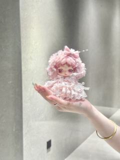 我们漫煦只需要稍稍出手
换个娃衣打扮一下
直接变身蝴蝶公主
