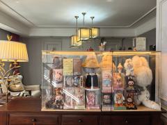 收纳柜就俩，labubu越买越多，太拥挤了，后背也得利用起来