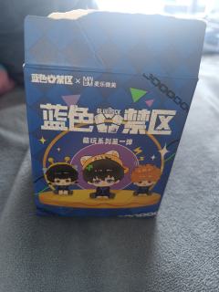 脚底略微磨损，成色良好，有意向的谨慎购买不退不换，原价50.