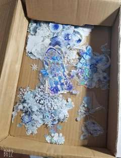 起码用了五种雪花元素的胶带，真的太爽了。
从打草图到备料到成