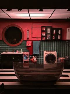 刘添祺老师携戏剧新作《外人》入驻星空间啦！这部作品在小剧场中