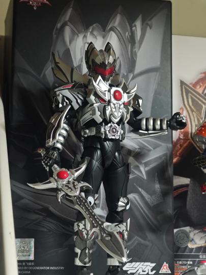 平替金色帝皇还行，只能说形刻还是太出生了，学万代搞饥饿营销，结果做得一坨。