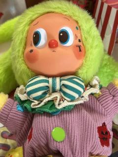 泡泡糖有高仿假货，鉴别方法如下；

1、其实像眼珠子角度那其