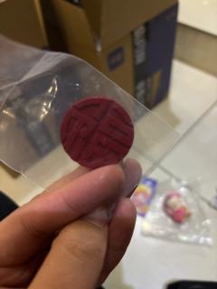 在千岛闪购买的寄售的潮玩还附送了个别的盲盒的底座🤔苦了另一