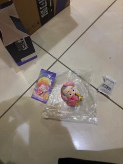 在千岛闪购买的寄售的潮玩还附送了个别的盲盒的底座🤔苦了另一