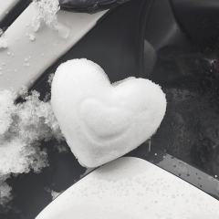 你和初雪一起降落在我身边
*.ﾟ❄ ⭒.ﾟ⋆ * .♡ *: