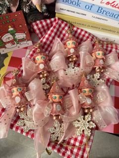 来参加派对的人好多呀