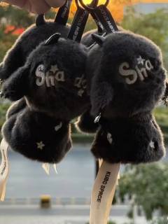 千呼万唤，kubo终于要出毛绒挂件了！这圆滚滚的大脑袋，谁说