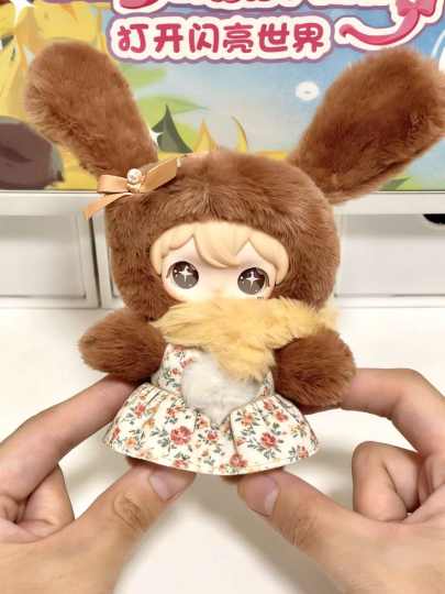 沉浸式感受一下兔闪闪的美丽吧～不过据说这套盲盒有大小不同的批次问题..