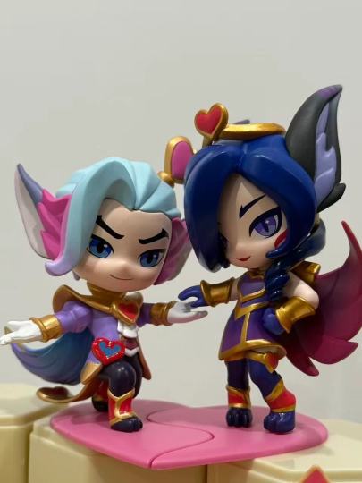 洛：「你注意到天空了吗？」霞：「很美。」洛：「不如你美。」（凑齐一对啦，好看好看）