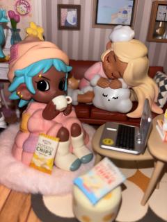 叛桃真的太可爱啦！新买的小房子也好可爱！开了灯超级温馨