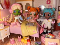 叛桃真的太可爱啦！新买的小房子也好可爱！开了灯超级温馨