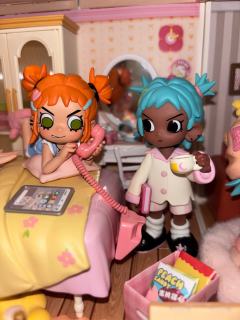 叛桃真的太可爱啦！新买的小房子也好可爱！开了灯超级温馨