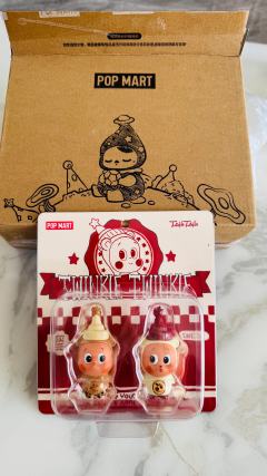 12月1日，用泡泡玛特积分兑换了两个超萌小手办：星星人的珍珠