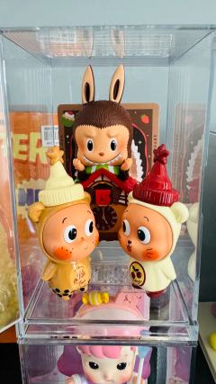 12月1日，用泡泡玛特积分兑换了两个超萌小手办：星星人的珍珠