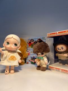 回来了，我带回来了小dimo 跟一个店长哥