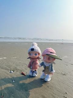 手牵手去赶海啦
#Zsiga #嘎子姐娃衣 #泡泡玛特 #潮