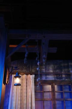 悬疑恐怖话剧《天黑请闭眼》是有点意思

整个剧目还是有一点点