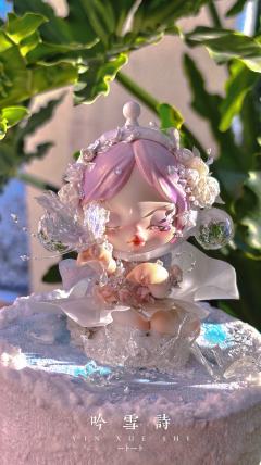 【吟雪诗】
平安夜，
天空飘来的雪花，
是诗歌的旋律。
听，