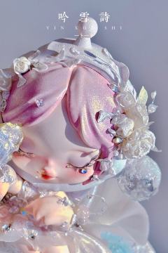 【吟雪诗】
平安夜，
天空飘来的雪花，
是诗歌的旋律。
听，