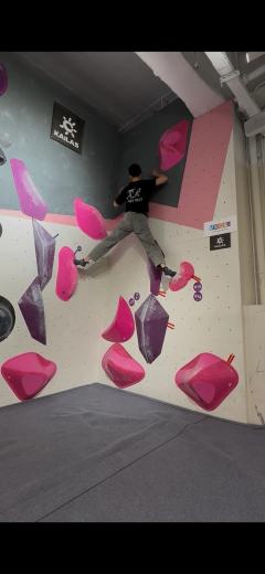 还吃了两片好吃的蛋糕，见到了网友
虽然我是个爬得菜的小透明，